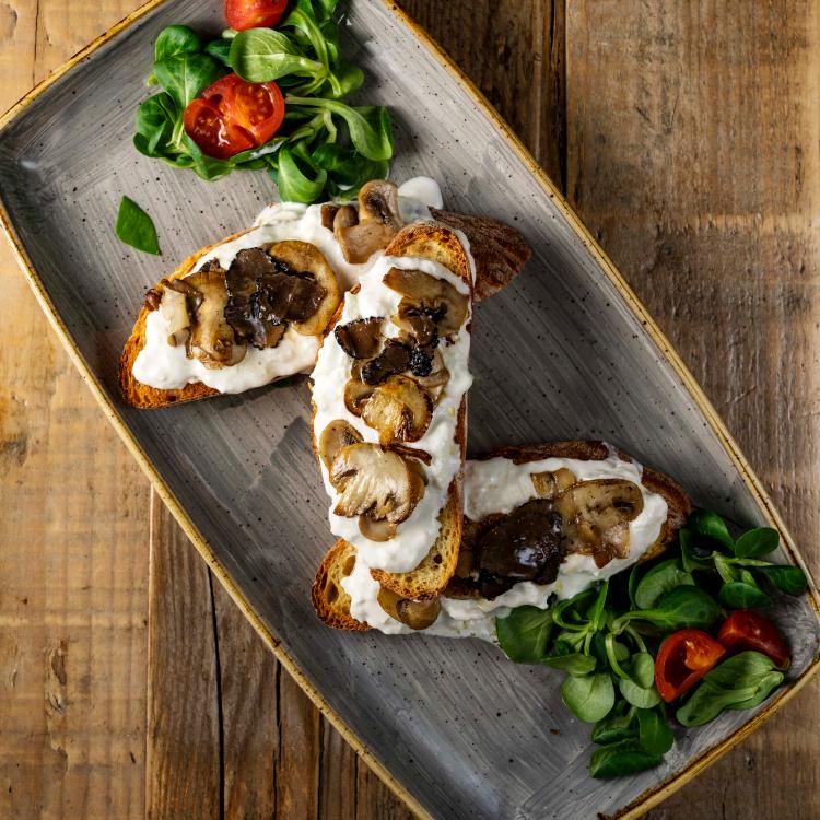 The Mast' of Mozzarella & CO.