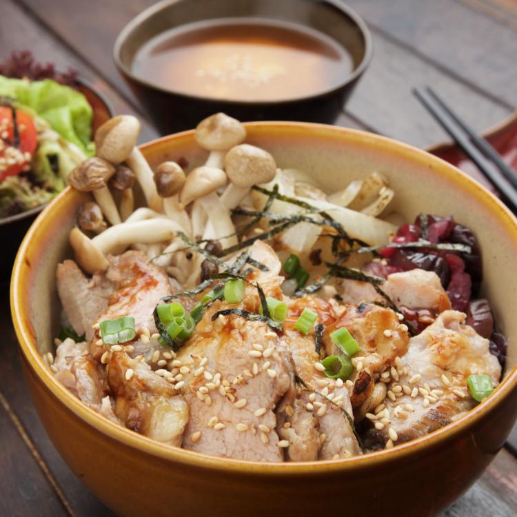 Rice Bowl Set by Wan Niu Wan